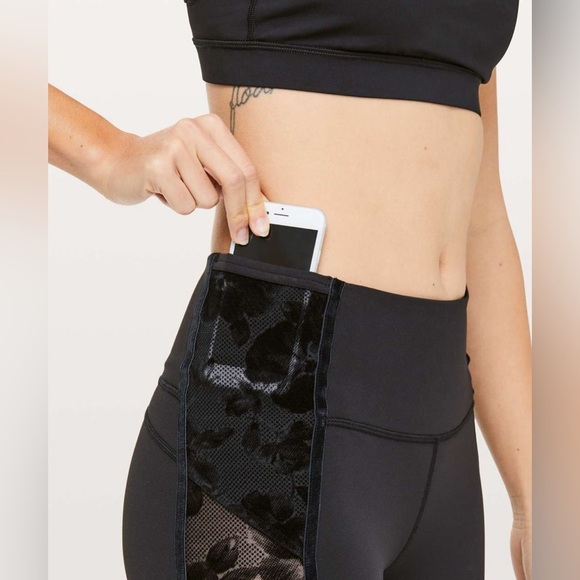 Lululemon Wunder Under Crop High-Rise Flocked 21" Black/Scatter Floral Size 2 - Picture 5 of 13